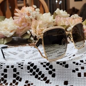 🔥FINAL SALE🔥 Gucci Sunglasses & Case GG0593SK Ivory